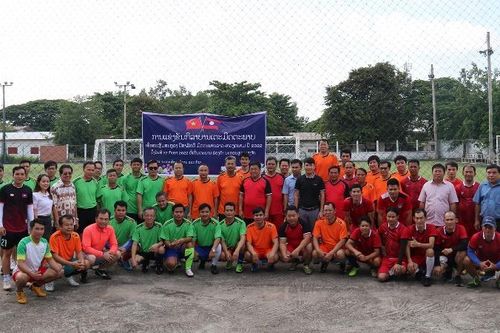 Chính quyền thủ đô Vientiane tổ chức giao lưu bóng đá Lào-Việt Nam