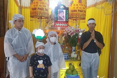 Tang lễ lặng lẽ của ca sĩ Hà Lan Phương