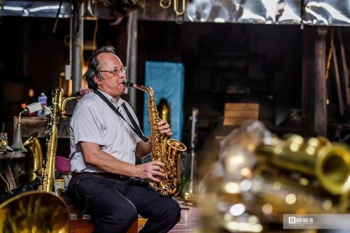 Nghệ nhân dành nửa đời người với kèn Tây: 'Đam mê là sẽ bất chấp'
