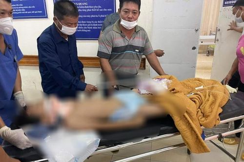 Ngã từ tầng hai trường học xuống đất, một học sinh nguy kịch