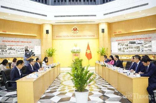 Bộ trưởng Nguyễn Hồng Diên tiếp Đại sứ Hàn Quốc đến chào từ biệt trước khi kết thúc nhiệm kỳ về nước
