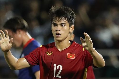 Ra mắt tuyển Việt Nam, Khuất Văn Khang tái lập kỷ lục của Đoàn Văn Hậu