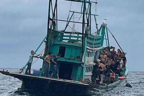 Lật thuyền ngoài khơi Campuchia, hàng chục người Trung Quốc mất tích