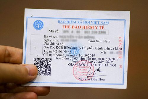 Nhân viên bệnh viện dùng bảo hiểm y tế của người khác khám bệnh