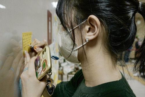 Hàn Quốc dậy sóng vì cái chết của cô gái bị giết trong nhà vệ sinh