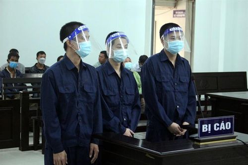 Bóc lịch vì rủ đồng bọn xử vợ chồng con nợ