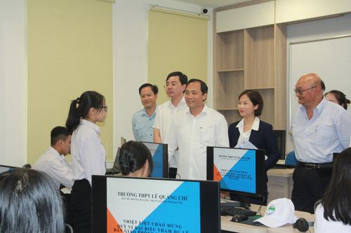 Quỹ Minh Đức tài trợ gần 6,5 tỷ đồng xây dựng phòng máy tính, sân bóng nhân tạo