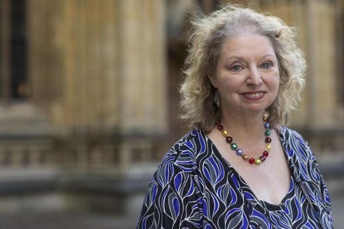 Vĩnh biệt nữ tiểu thuyết gia lịch sử Hilary Mantel