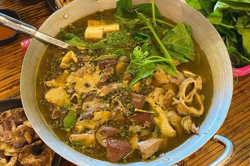 Thắng cố - đặc sản Hà Giang có nguyên liệu đặc biệt, ai can đảm mới dám thử