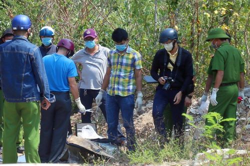Tìm tung tích người đàn ông bị cột chặt trong bao tải ở ven quốc lộ