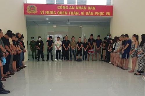 Cảnh sát 'tập kích' 4 phòng bay lắc tại chung cư cao cấp ở TPHCM