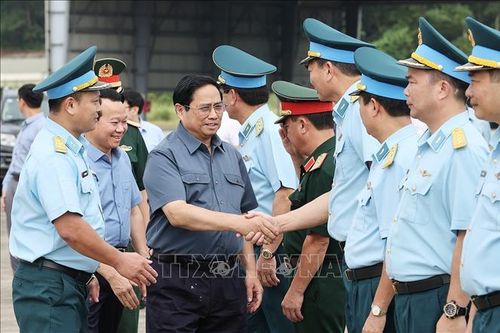Thủ tướng Phạm Minh Chính thăm Trung đoàn không quân 921