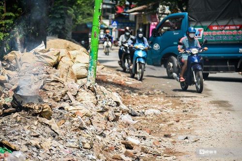 Rác thải bua vây cuộc sống người dân giữa lòng Thủ đô