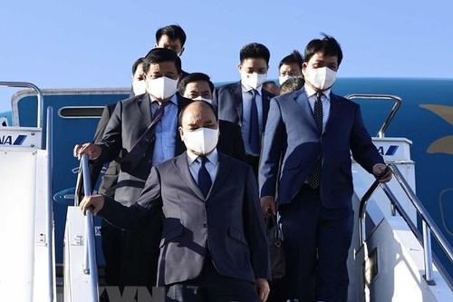 Chủ tịch nước tới Tokyo, bắt đầu chương trình dự quốc tang ông Abe