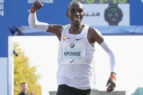 Eliud Kipchoge phá kỷ lục thế giới marathon