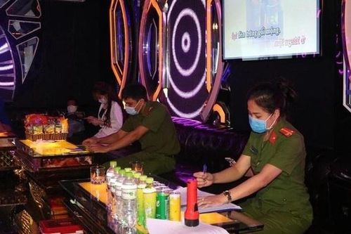 Ba thiếu nữ bị bán vào quán karaoke