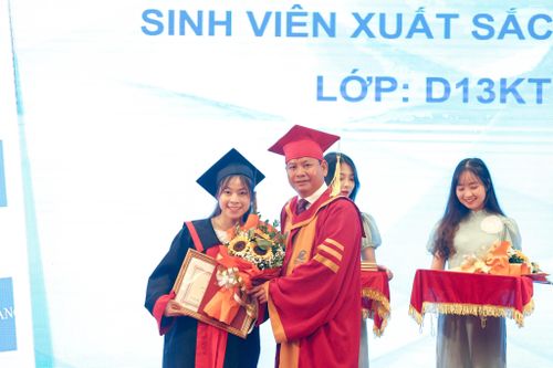 Trường ĐH Điện lực trao bằng tốt nghiệp cho hơn 1.600 thạc sĩ, kỹ sư, cử nhân