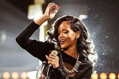 Không phải Taylor Swift, Rihanna mới là nghệ sĩ sẽ trình diễn tại Super Bowl Halftime Show 2023