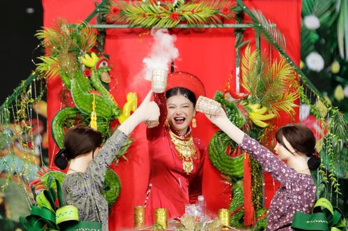 Sự bất thường của trang phục dân tộc