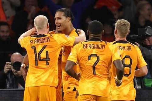 Van Dijk tỏa sáng, làm lu mờ ngày đặc biệt của Thierry Henry