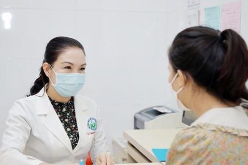 Mắc bệnh hiếm gặp, người phụ nữ bị chẩn đoán thành... sùi mào gà
