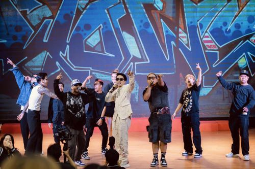 Rapper Wowy đón sinh nhật bên 300 trẻ em nghèo, tiết lộ từng bị trầm cảm