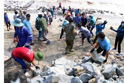 Bão số 4-Noru: Hà Tĩnh khẩn trương củng cố tuyến kè biển xung yếu