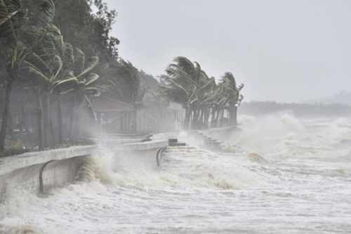 Siêu bão Noru (bão số 4) đổ bộ gây mưa lớn, nhiều địa phương miền Trung chỉ đạo ứng phó khẩn cấp