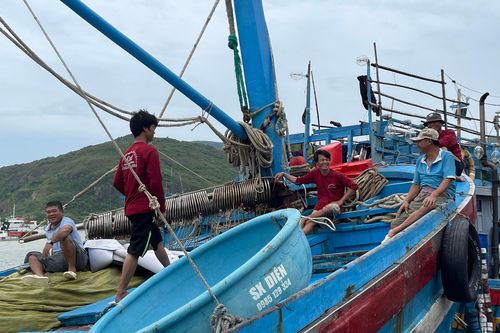 Tàu thuyền gấp rút cập bến Quy Nhơn tránh siêu bão Noru