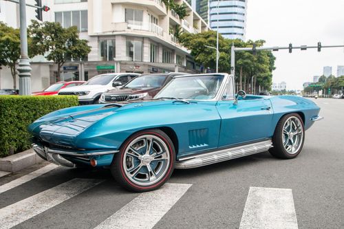 Xe cổ Chevrolet Corvette C2 Stingray đời 1967 xuất hiện tại TP.HCM