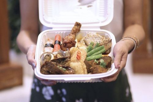 Trả tiền để ăn đồ buffet thừa ở Singapore