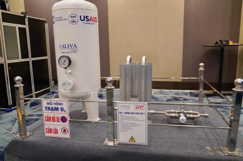 Mỹ tài trợ thêm 10 hệ thống oxy lỏng cho Việt Nam