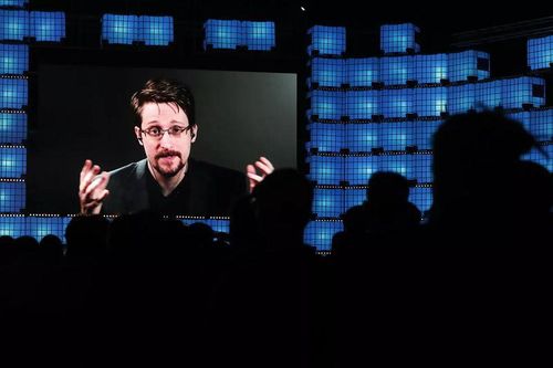 Tổng thống Putin cấp quyền công dân cho 'kẻ lộ mật' Edward Snowden