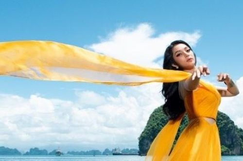 Lâm Thu Hồng giới thiệu Vịnh Hạ Long đến The Miss Globe 2022