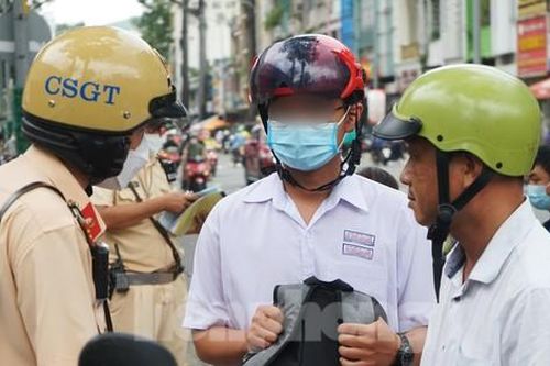 TPHCM: Xử phạt phụ huynh giao xe máy cho con chưa đủ tuổi cầm lái