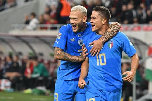 Hạ đẹp Hungary, Italy đoạt vé vào bán kết Nations League