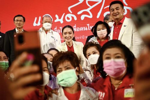 Ái nữ nhà Thaksin là ứng viên Thủ tướng Thái Lan được ưa chuộng nhất