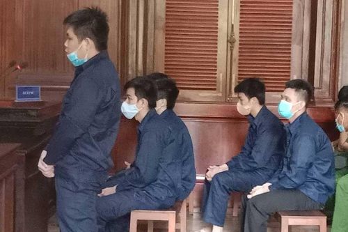 Vác dao truy sát nhau vì tiếng nẹt pô
