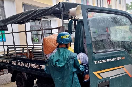 Miền Trung căng mình đối phó 'siêu bão' số 4