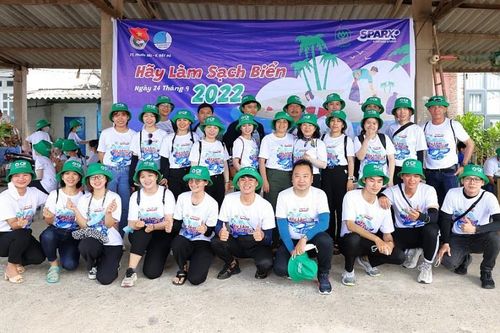 C.P. Việt Nam thu gom rác thải biển bảo vệ môi trường bền vững