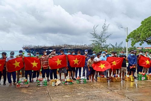 Trường Sa đón hơn 1.500 ngư dân vào trú tránh bão