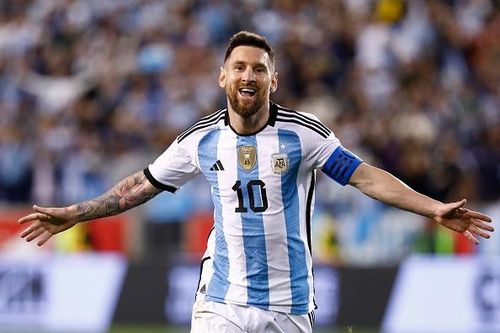 Messi ghi 2 bàn trong 3 phút