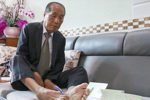 Nguyễn Ngọc Ký 'cười hề hề, chẳng trách móc ai'