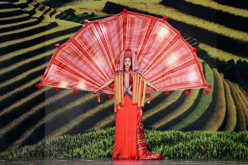Trang phục dân tộc thi quốc tế của Á hậu Bảo Ngọc