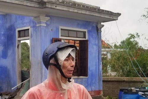 Giây phút kinh hoàng cả gia đình trốn trong tủ áo quần tránh bão số 4