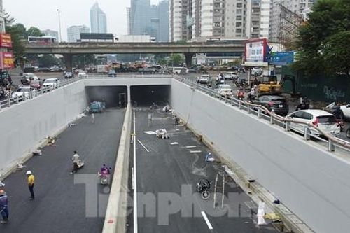 Đi xuyên hầm Lê Văn Lương - công trình xóa 'điểm đen' ùn tắc