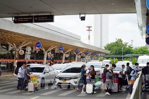 Tìm 'lối ra' khu vực sân bay Tân Sơn Nhất – Bài 1: Ùn từ trong ra ngoài