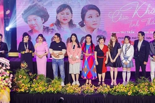 Dàn nghệ sĩ rạng rỡ với phim sitcom mới