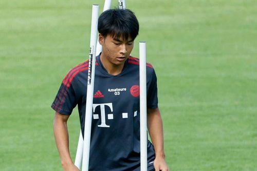 Bayern chiêu mộ cầu thủ 18 tuổi của Nhật Bản