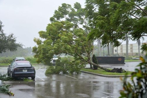 Bão Ian đổ bộ vào Florida, hơn 1,3 triệu người không có điện